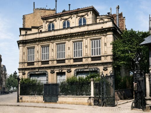 L'incroyable histoire du 1 avenue Frochot, la maison la plus hantée de Paris