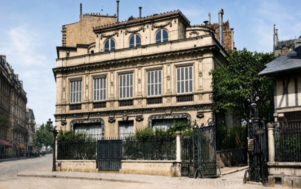 L'incroyable histoire du 1 avenue Frochot, la maison la plus hantée de Paris